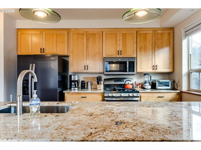 1660 LEATHERWOOD Dr, Eugene, OR 97405