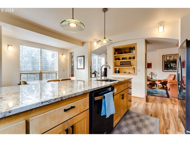 1660 LEATHERWOOD Dr, Eugene, OR 97405