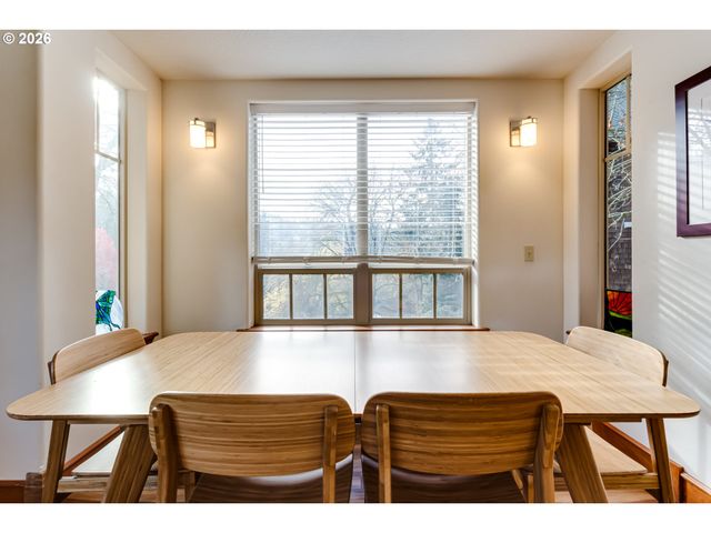 1660 LEATHERWOOD Dr, Eugene, OR 97405