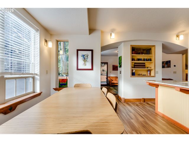 1660 LEATHERWOOD Dr, Eugene, OR 97405