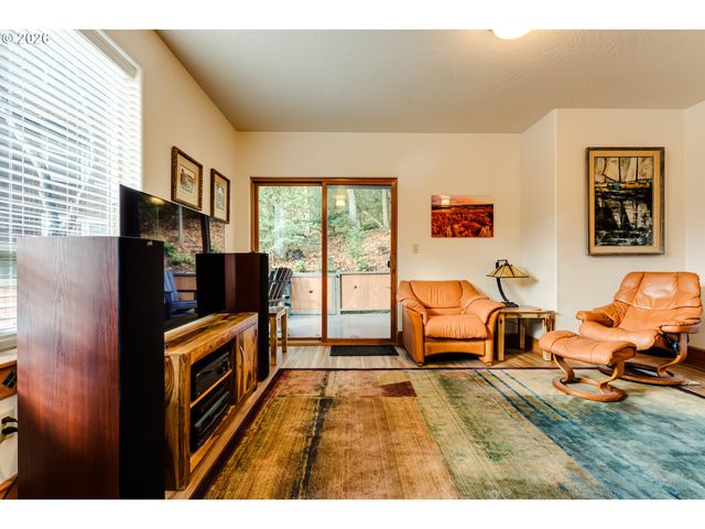 1660 LEATHERWOOD Dr, Eugene, OR 97405