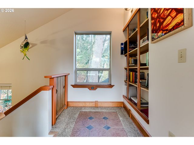 1660 LEATHERWOOD Dr, Eugene, OR 97405