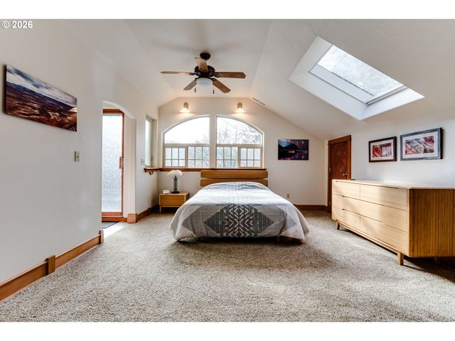 1660 LEATHERWOOD Dr, Eugene, OR 97405