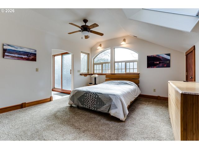 1660 LEATHERWOOD Dr, Eugene, OR 97405