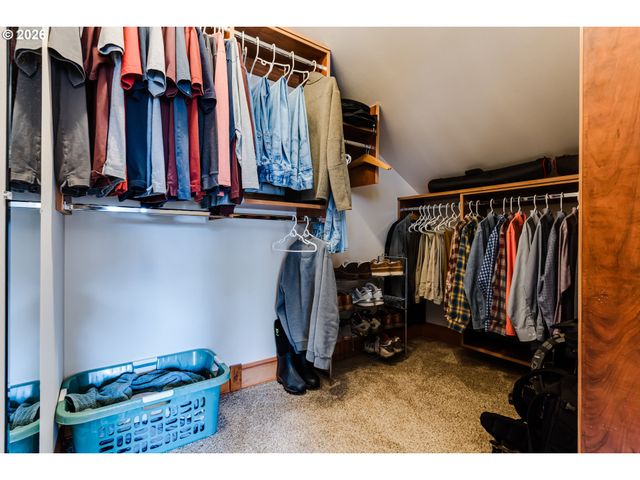 1660 LEATHERWOOD Dr, Eugene, OR 97405