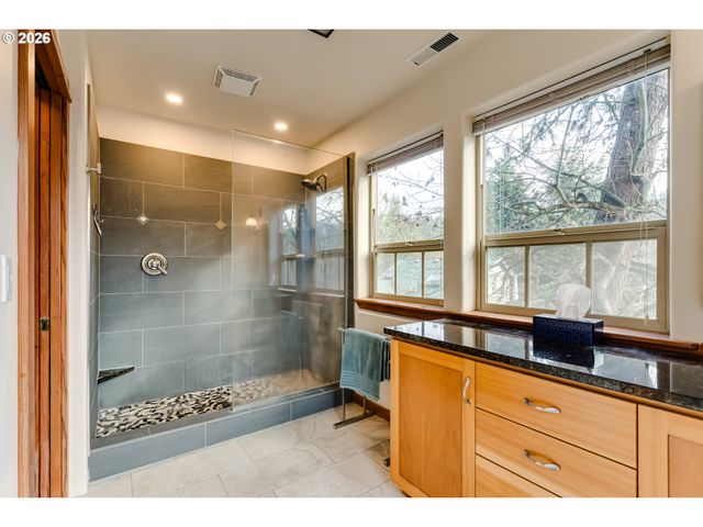 1660 LEATHERWOOD Dr, Eugene, OR 97405