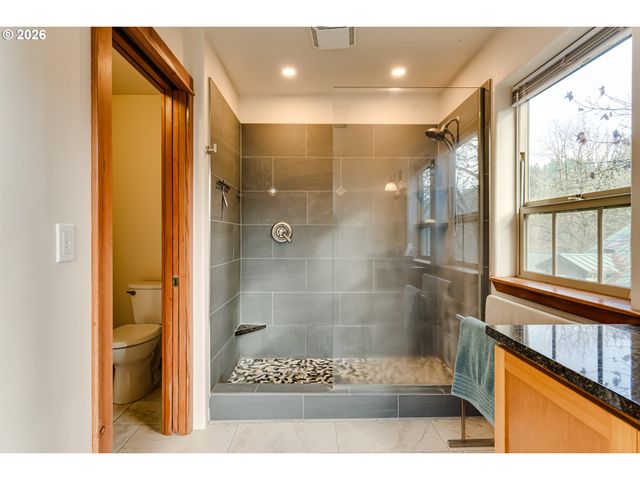 1660 LEATHERWOOD Dr, Eugene, OR 97405