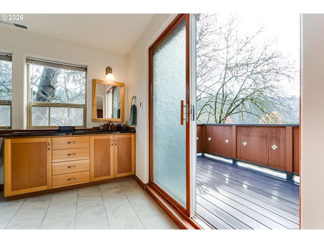 1660 LEATHERWOOD Dr, Eugene, OR 97405