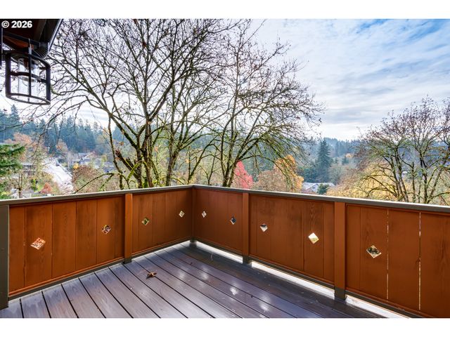 1660 LEATHERWOOD Dr, Eugene, OR 97405