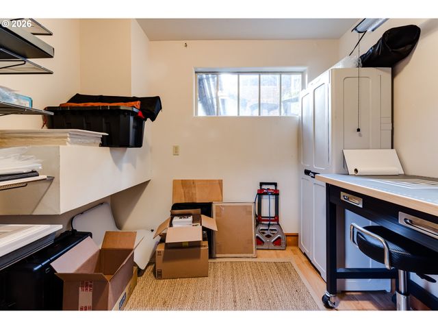 1660 LEATHERWOOD Dr, Eugene, OR 97405