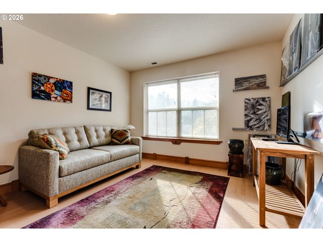 1660 LEATHERWOOD Dr, Eugene, OR 97405