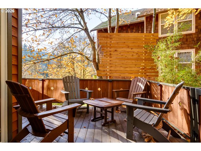 1660 LEATHERWOOD Dr, Eugene, OR 97405