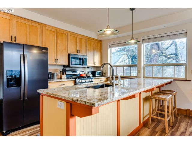 1660 LEATHERWOOD Dr, Eugene, OR 97405