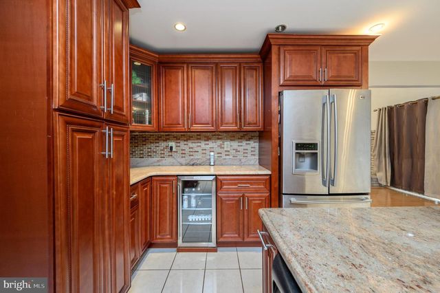 4 DRINKING BROOK RD, Monmouth Junction, NJ 08852