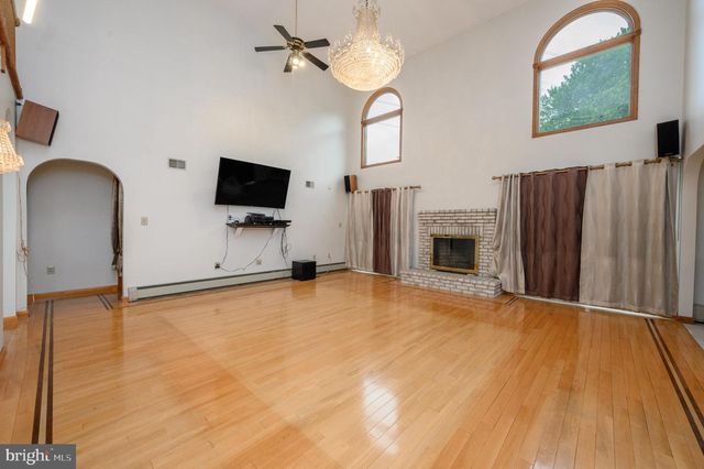 4 DRINKING BROOK RD, Monmouth Junction, NJ 08852