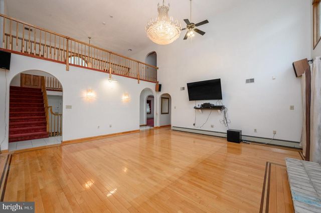 4 DRINKING BROOK RD, Monmouth Junction, NJ 08852