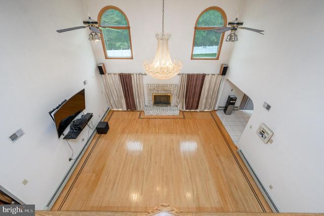 4 DRINKING BROOK RD, Monmouth Junction, NJ 08852
