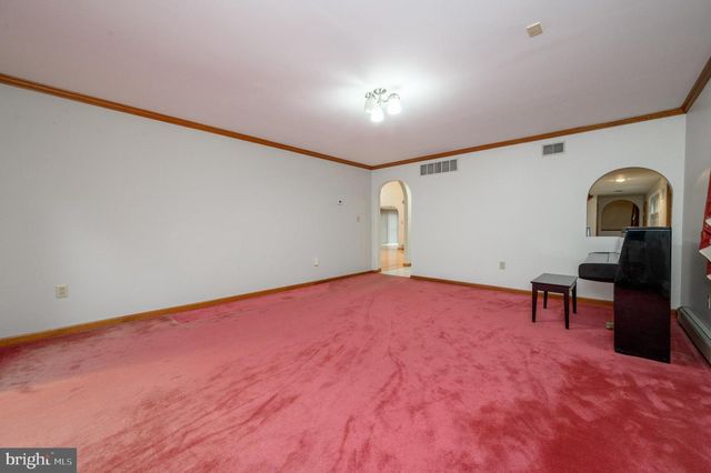 4 DRINKING BROOK RD, Monmouth Junction, NJ 08852