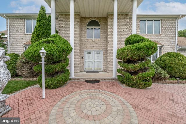 4 DRINKING BROOK RD, Monmouth Junction, NJ 08852