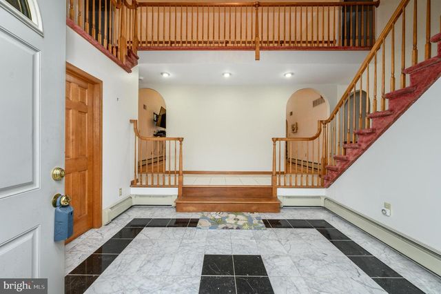 4 DRINKING BROOK RD, Monmouth Junction, NJ 08852
