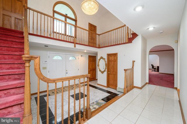 4 DRINKING BROOK RD, Monmouth Junction, NJ 08852