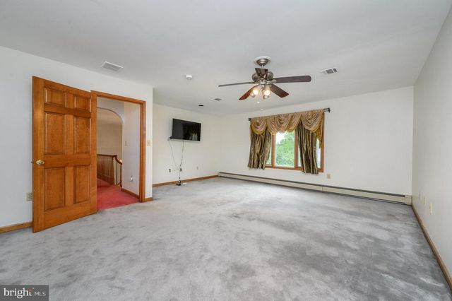 4 DRINKING BROOK RD, Monmouth Junction, NJ 08852