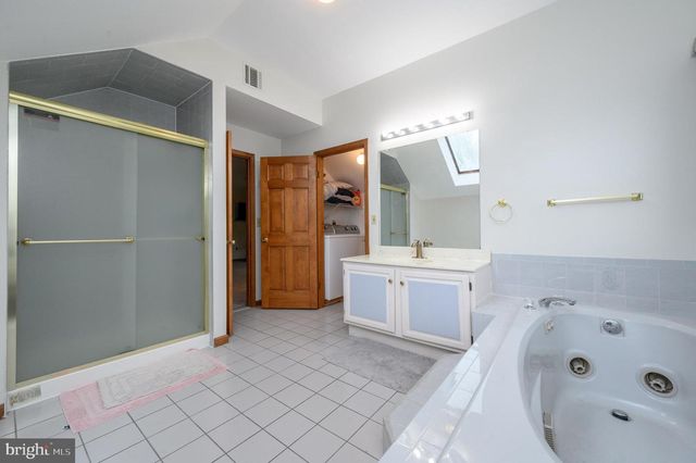 4 DRINKING BROOK RD, Monmouth Junction, NJ 08852