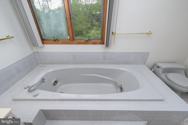 4 DRINKING BROOK RD, Monmouth Junction, NJ 08852