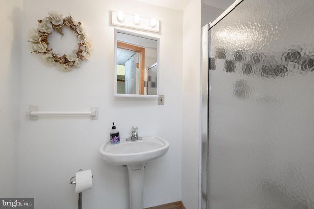 4 DRINKING BROOK RD, Monmouth Junction, NJ 08852