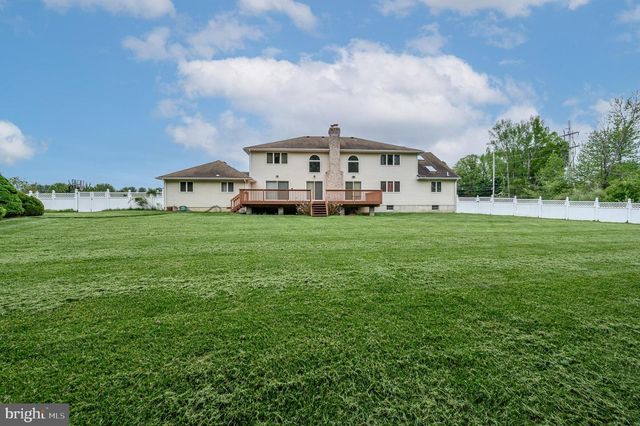 4 DRINKING BROOK RD, Monmouth Junction, NJ 08852