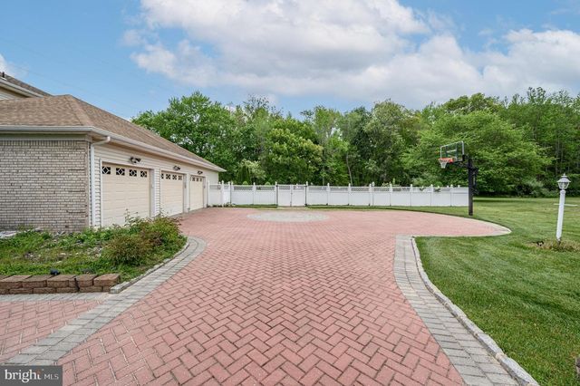 4 DRINKING BROOK RD, Monmouth Junction, NJ 08852