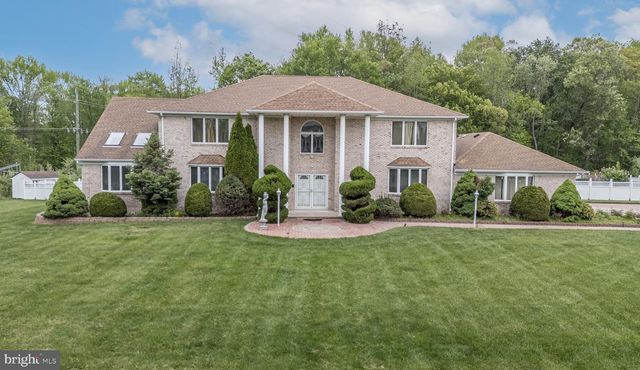 4 DRINKING BROOK RD, Monmouth Junction, NJ 08852
