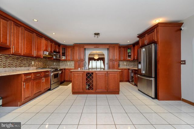 4 DRINKING BROOK RD, Monmouth Junction, NJ 08852
