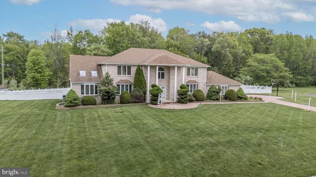 4 DRINKING BROOK RD, Monmouth Junction, NJ 08852