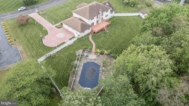 4 DRINKING BROOK RD, Monmouth Junction, NJ 08852