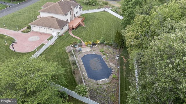 4 DRINKING BROOK RD, Monmouth Junction, NJ 08852