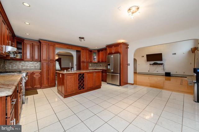4 DRINKING BROOK RD, Monmouth Junction, NJ 08852