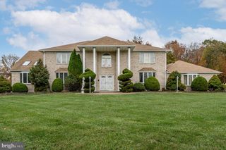 4 DRINKING BROOK RD, Monmouth Junction, NJ 08852