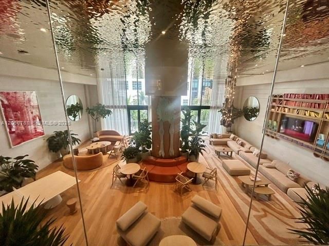 90 NE 32 713, Miami, FL 33137