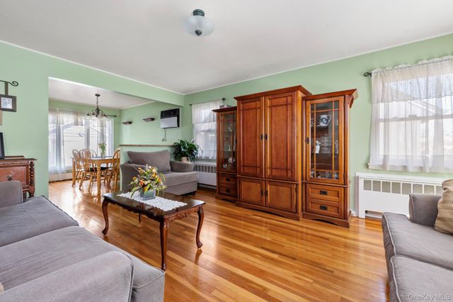 59 Pembrook Drive, Mineola, NY 11501