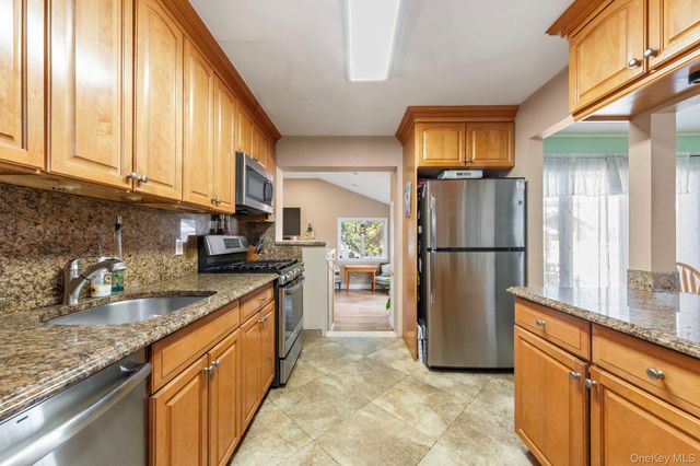 59 Pembrook Drive, Mineola, NY 11501