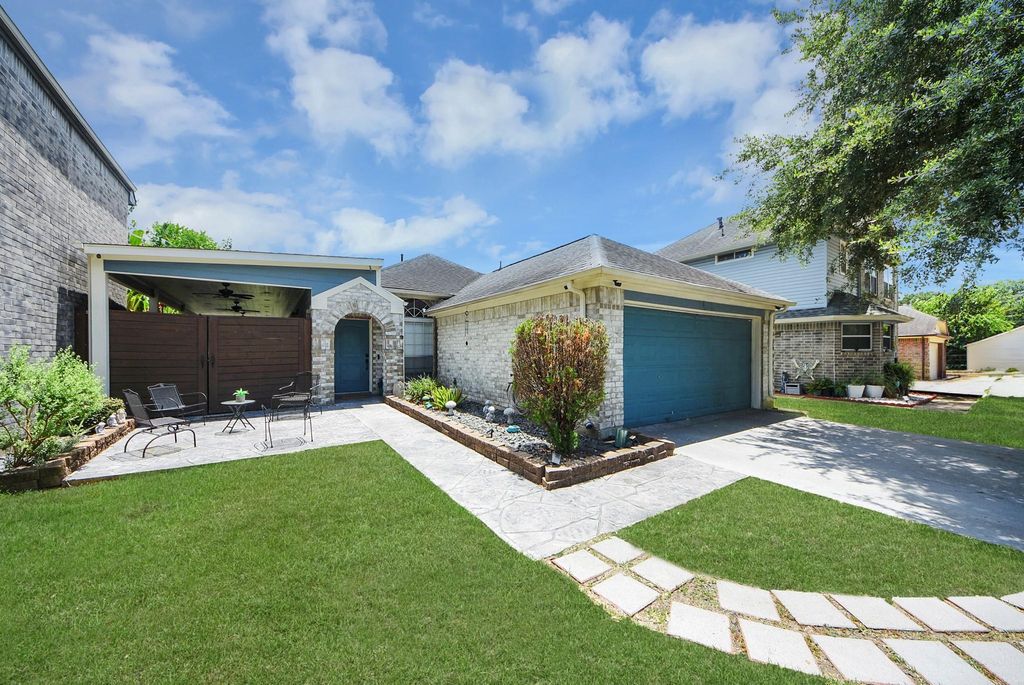 4246 Tiny Hur Drive, Pasadena, TX 77503