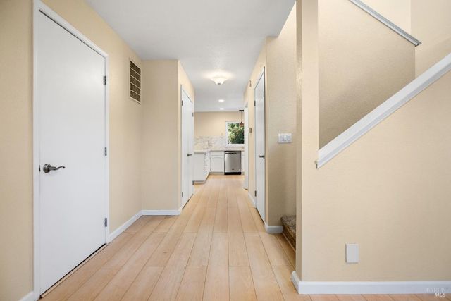 985 Hacienda Cir, Rohnert Park, CA 94928