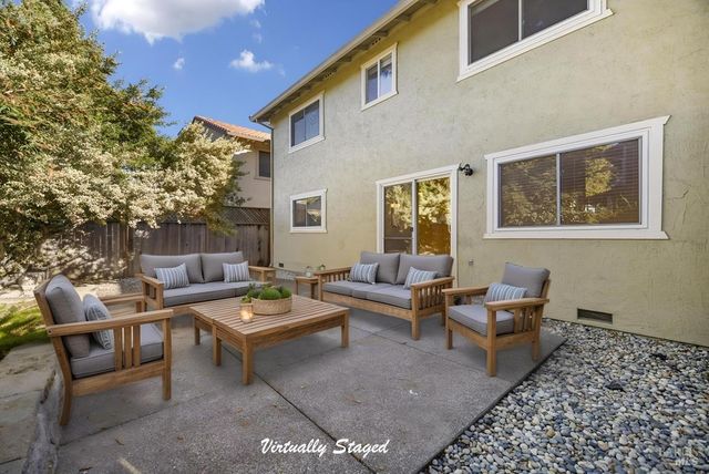 985 Hacienda Cir, Rohnert Park, CA 94928