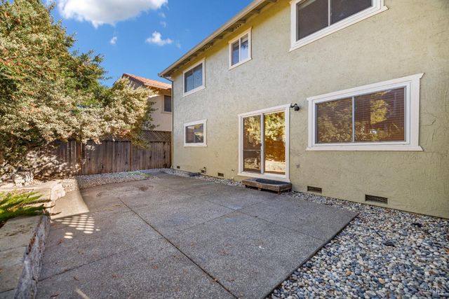 985 Hacienda Cir, Rohnert Park, CA 94928