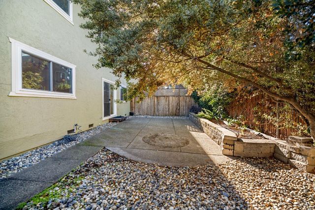 985 Hacienda Cir, Rohnert Park, CA 94928