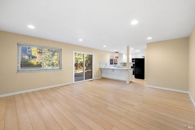 985 Hacienda Cir, Rohnert Park, CA 94928