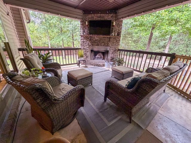 107 Littleleaf Ct, Dothan, AL 36301
