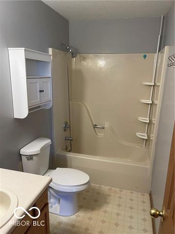 1086 Fairlane Court, Franklin, IN 46131