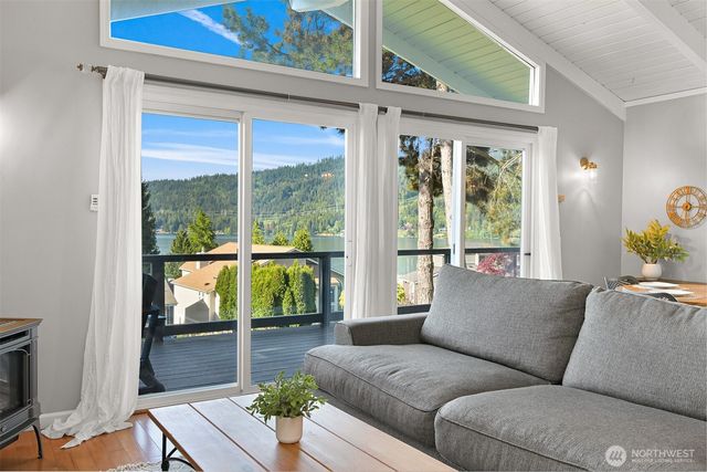 49 N Point Drive, Bellingham, WA 98229